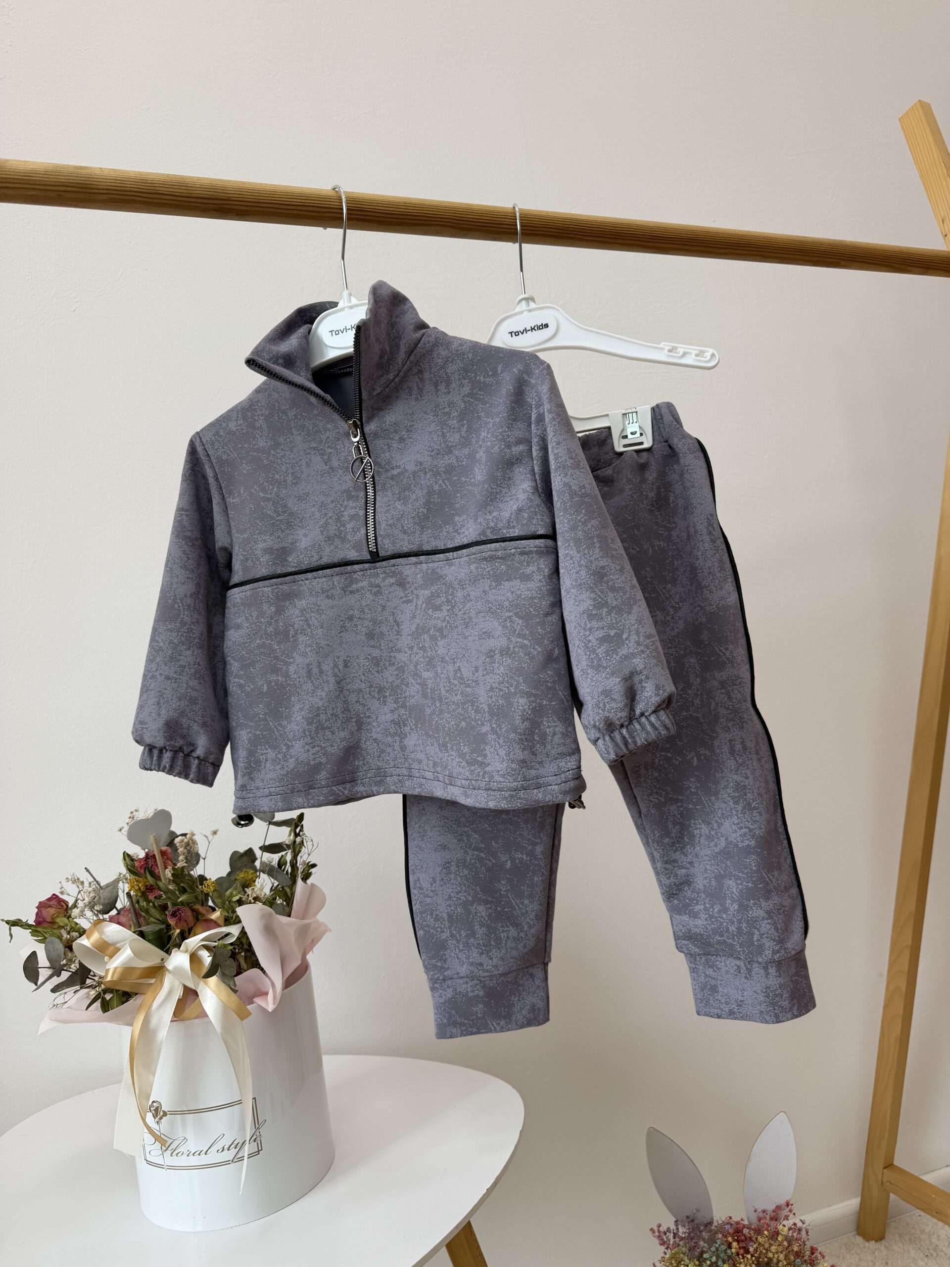 Відшивається. Двунитка мрамор сірий