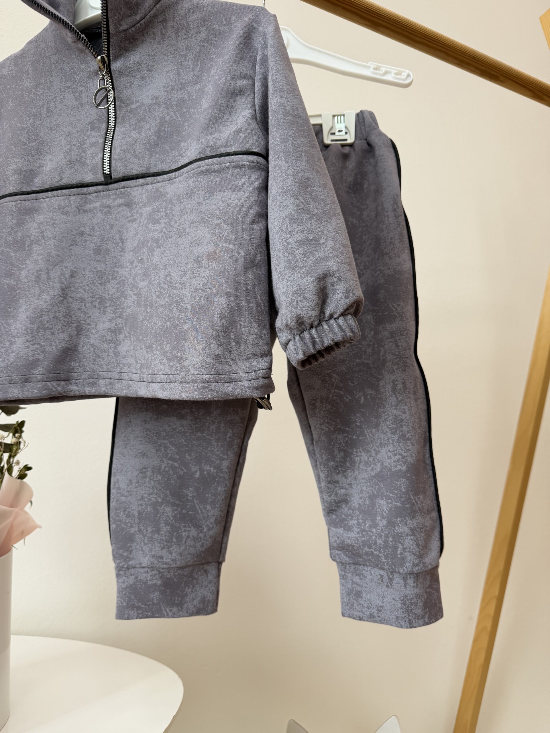 Відшивається. Двунитка мрамор сірий