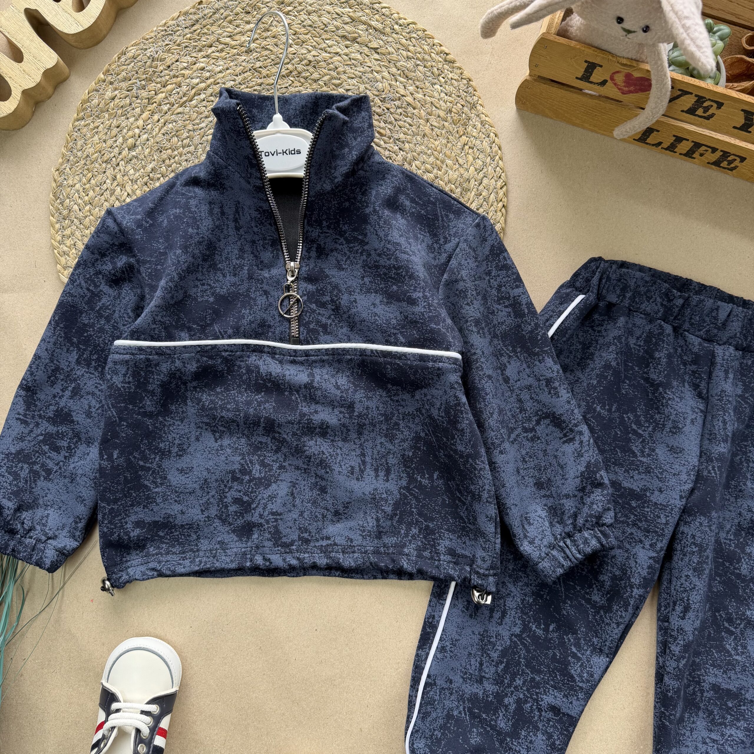 Відшивається. Двунитка мрамор синій