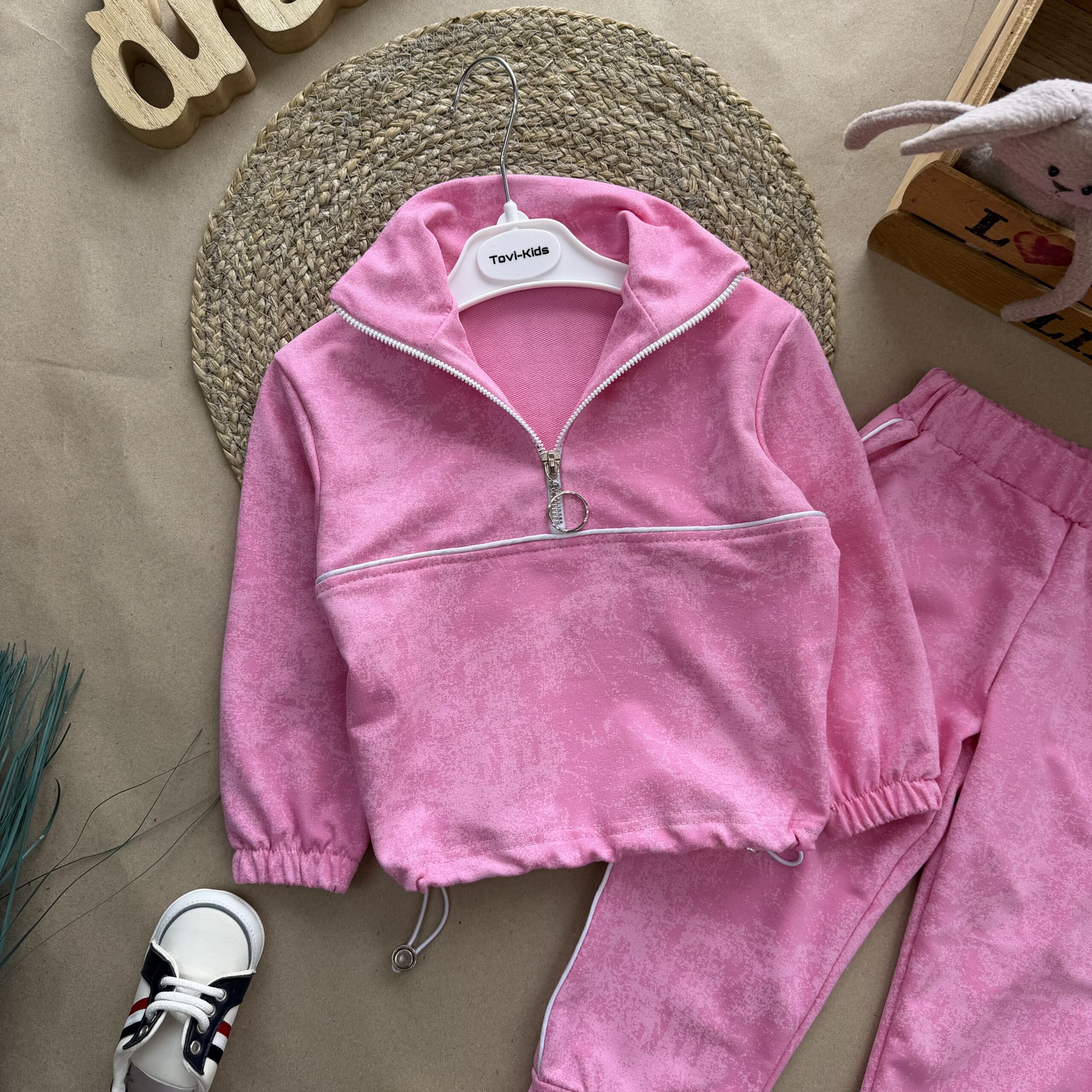 Відшивається. Двунитка мрамор рожевий