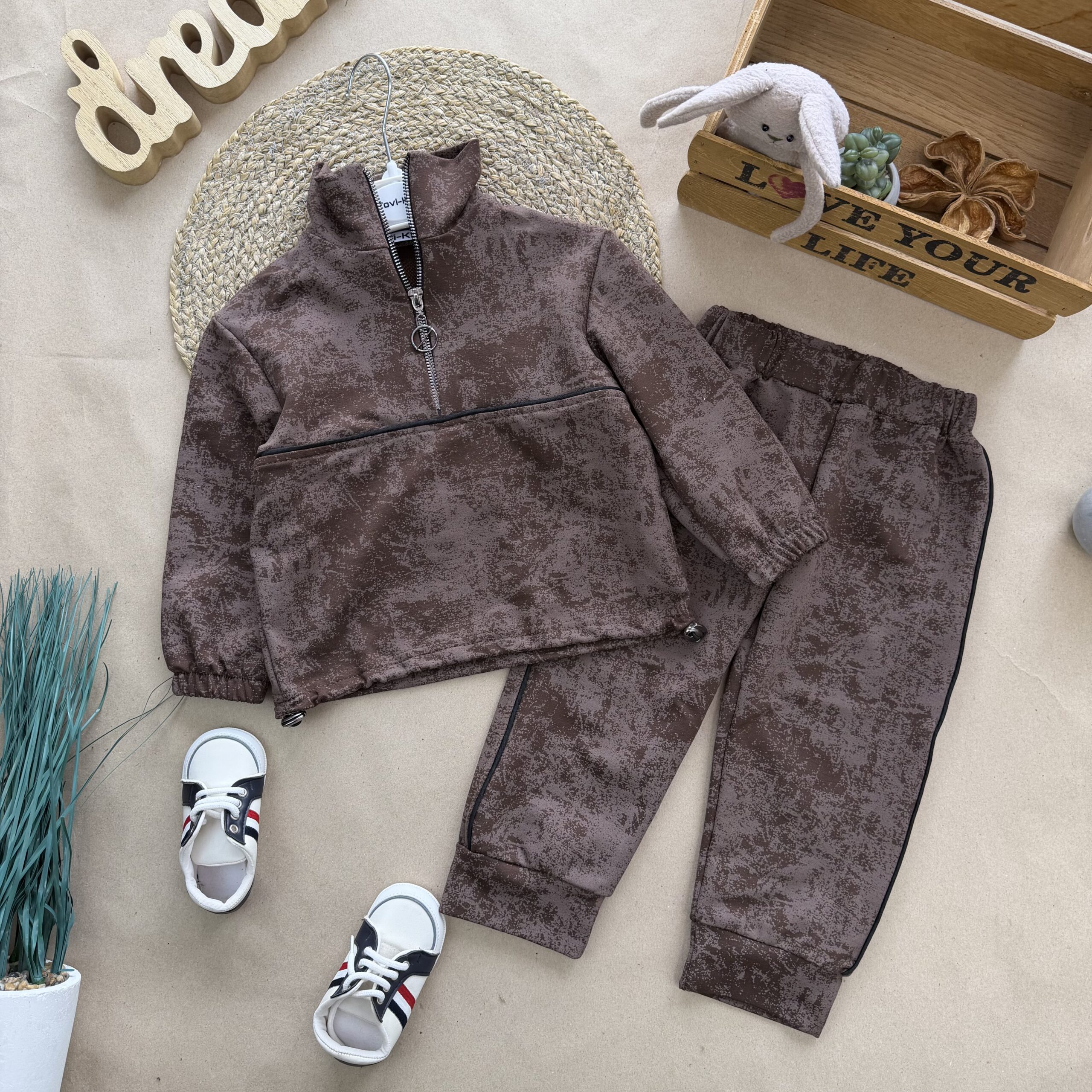 Відшивається. Двунитка мрамор шоколад