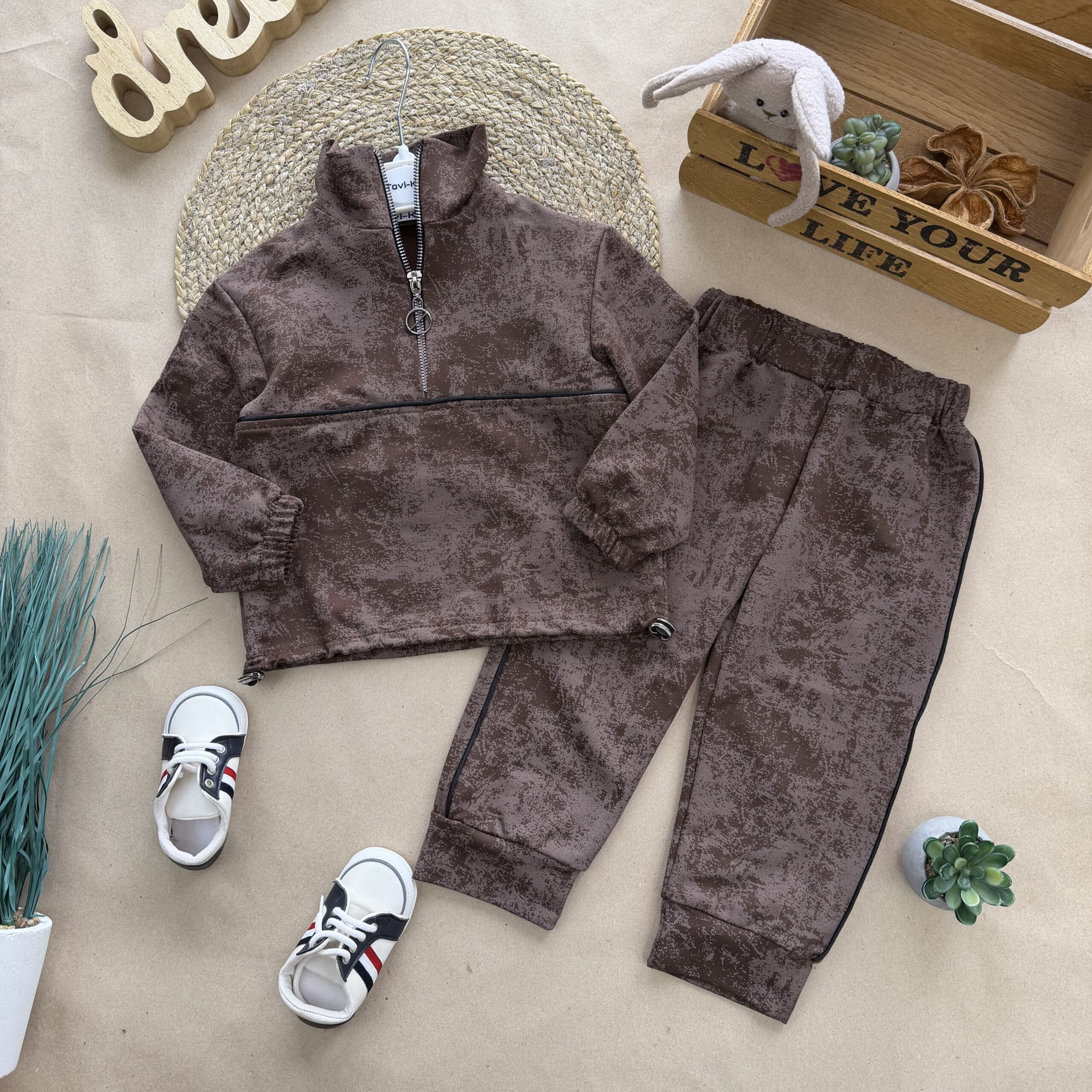 Відшивається. Двунитка мрамор шоколад