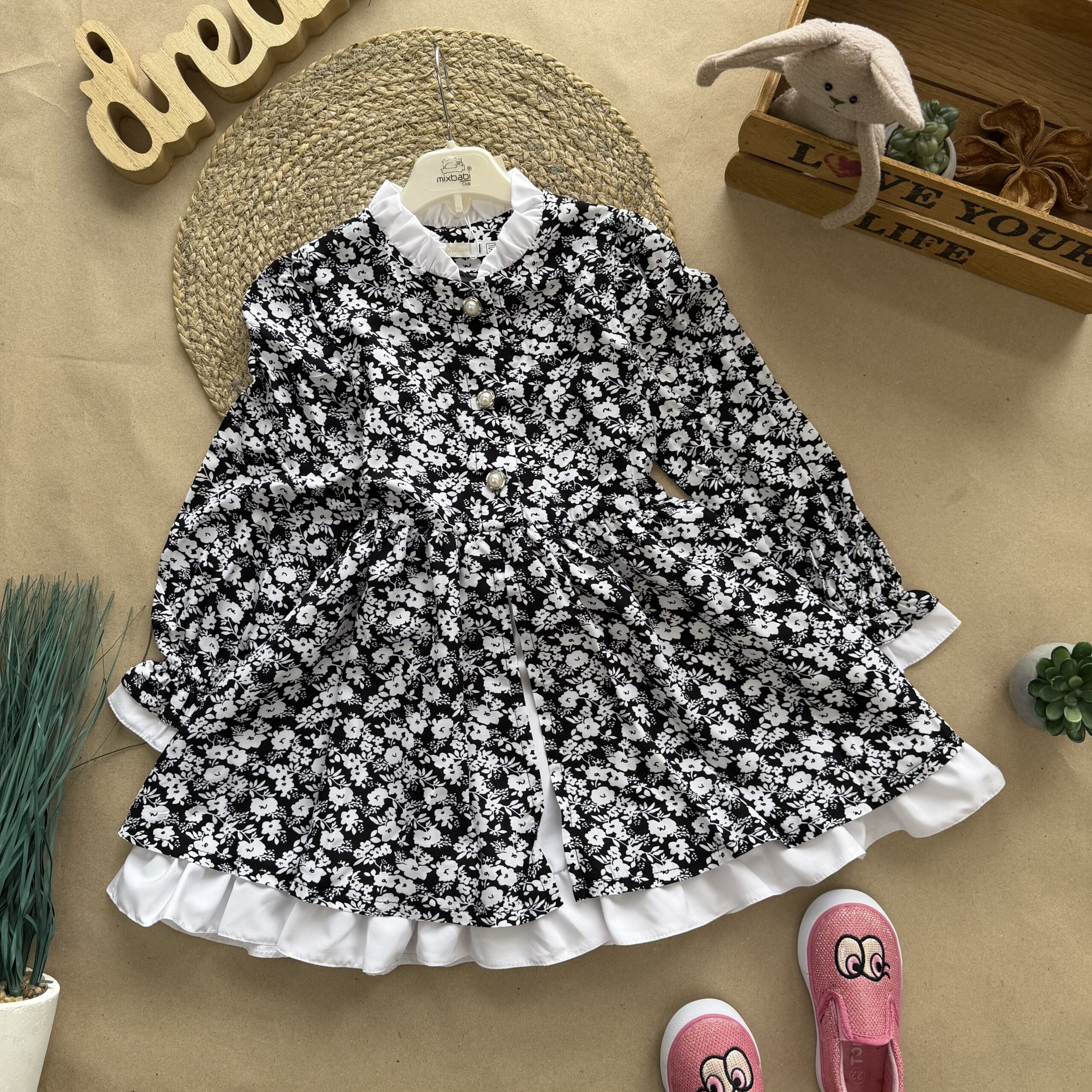 Сукня чорна з квітами