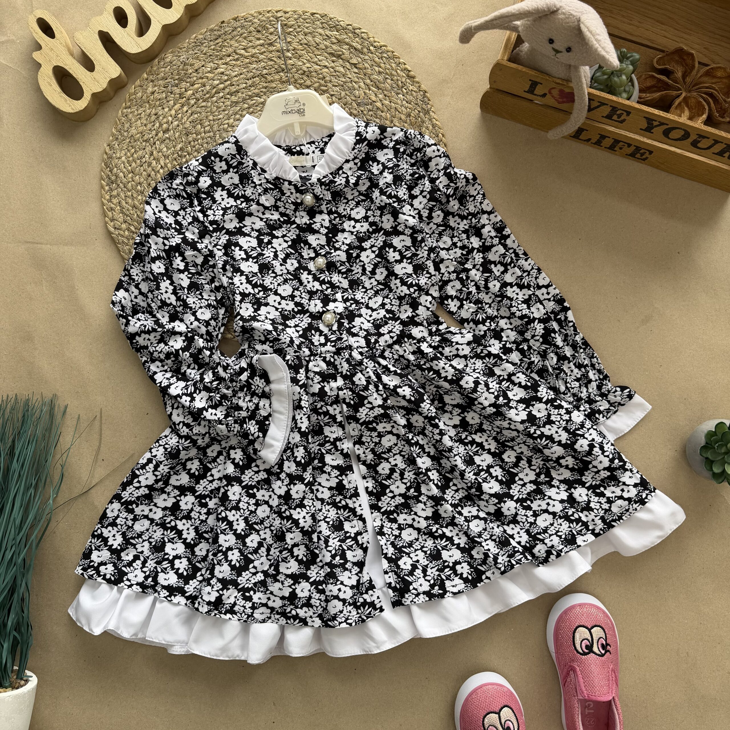 Сукня чорна з квітами