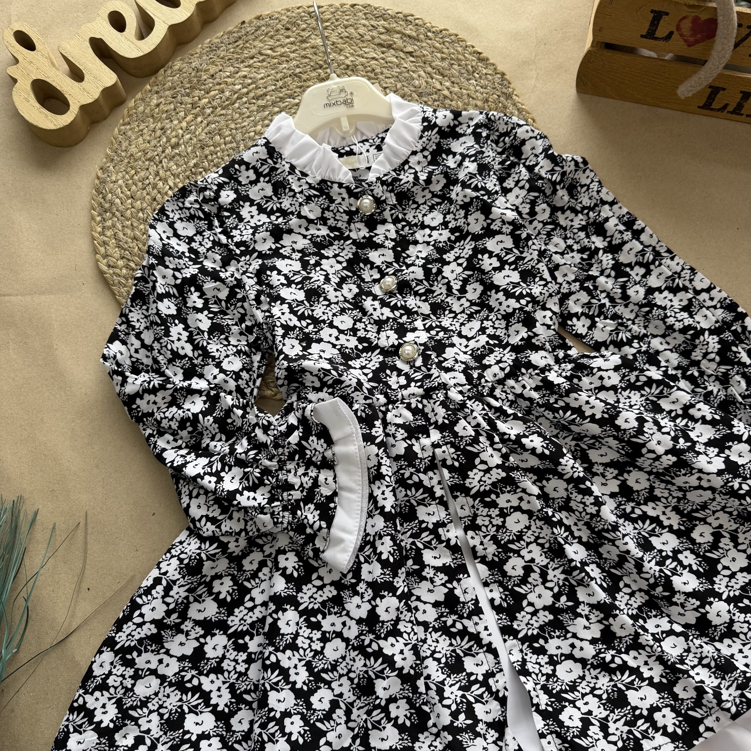 Сукня чорна з квітами