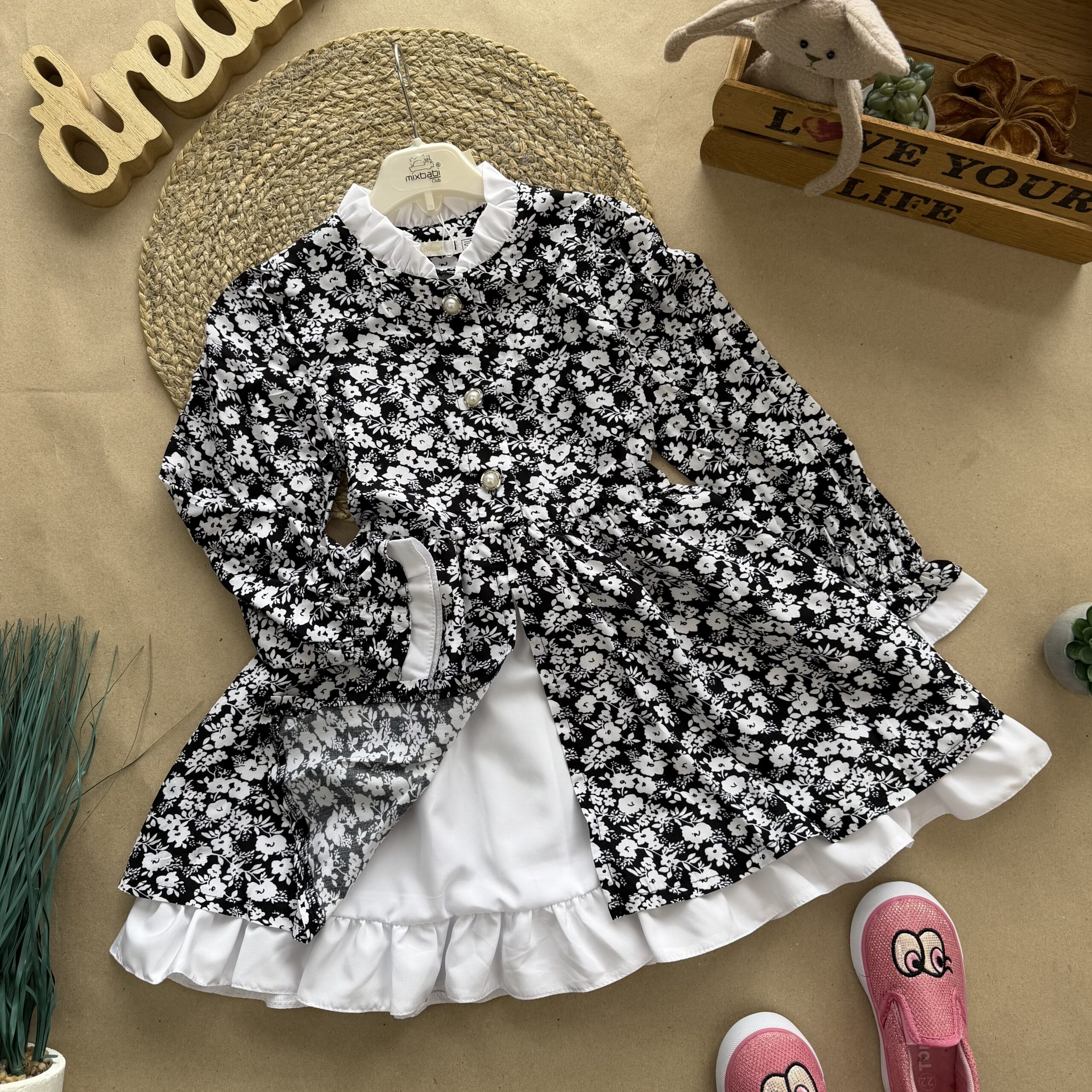 Сукня чорна з квітами