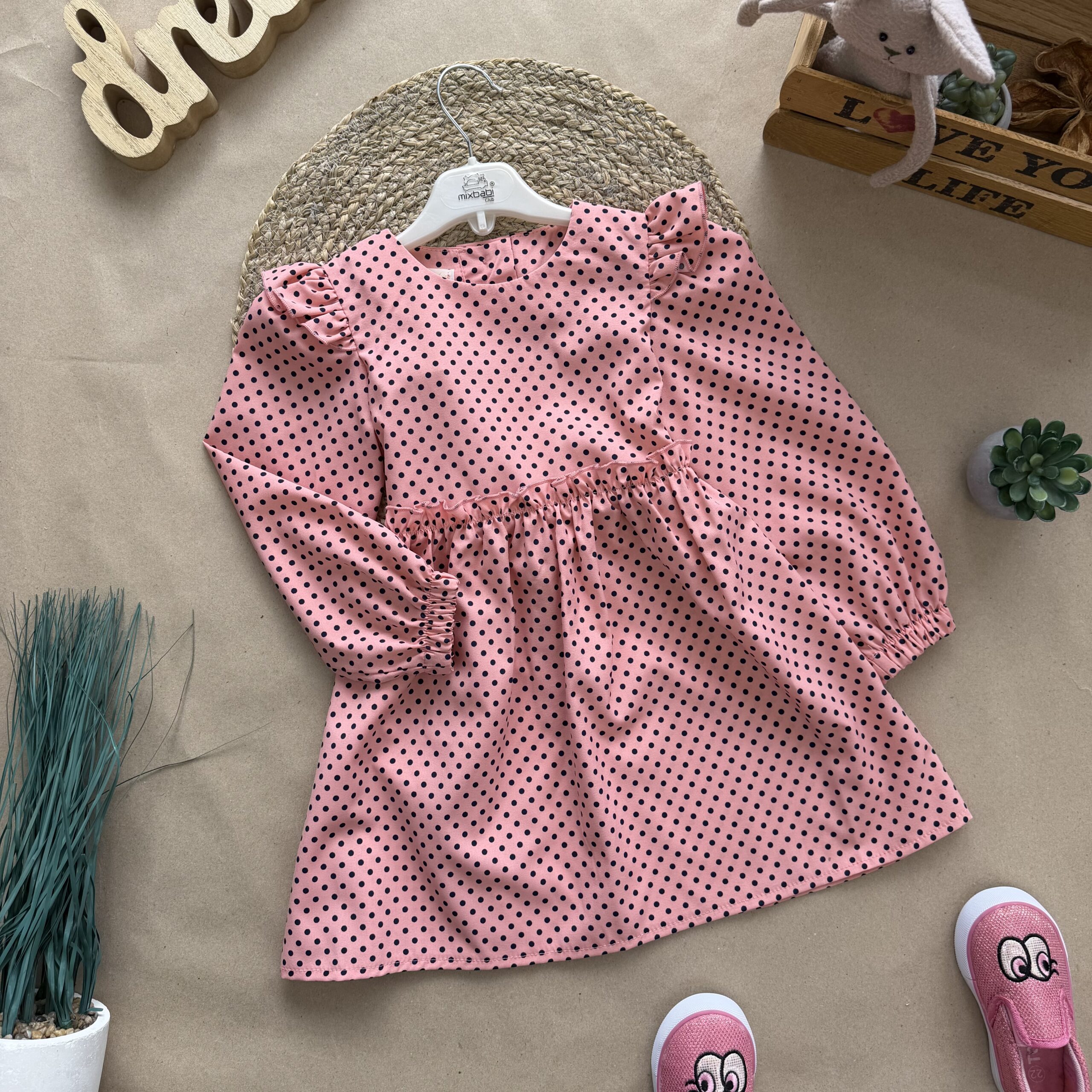 Сукня рожева в чорний горошок