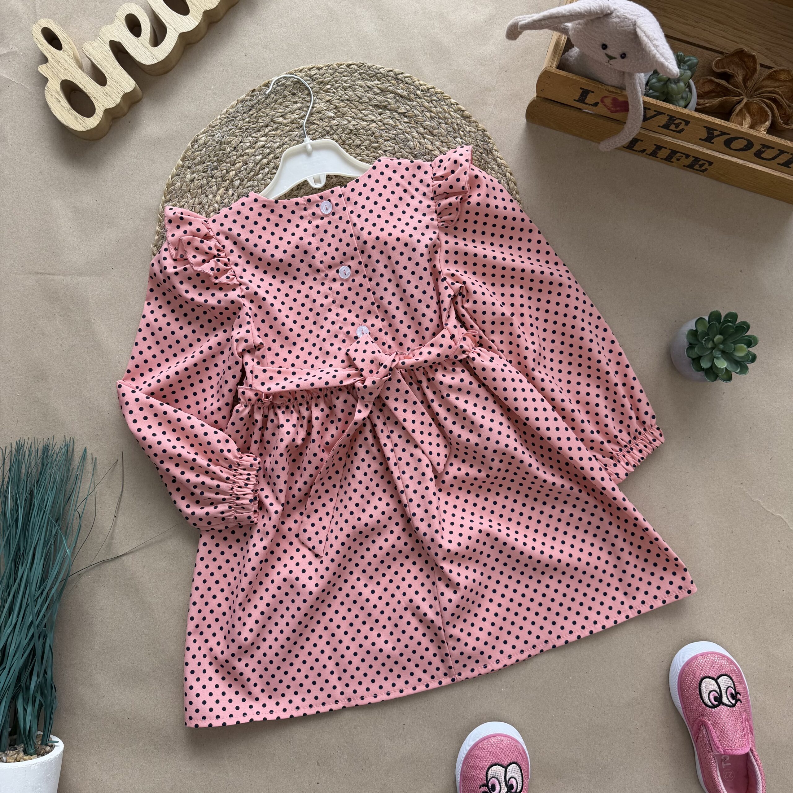 Сукня рожева в чорний горошок